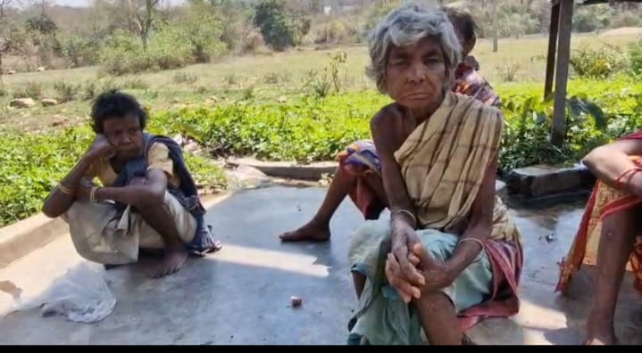 Chandil : आदिम जनजाति सबर समुदाय आज भी मूलभूत सुविधाओं से वंचित, विलुप्त के कगार पर