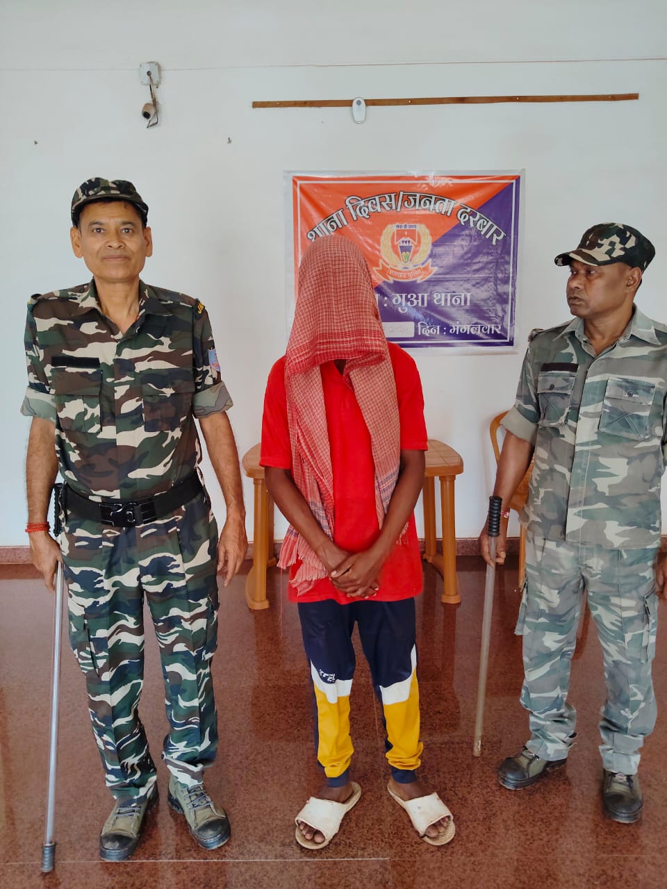 Gua : राशन दुकान में चोरी का खुलासा, अभियुक्त कानु चाम्पिया गिरफ्तार