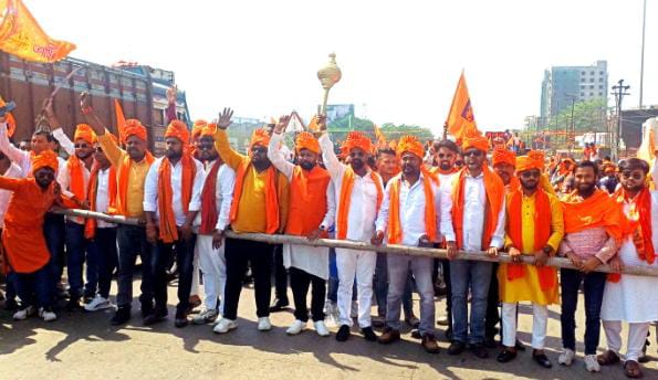Adityapur: आदित्यपुर की सड़कों पर गूंजे जय श्रीराम के नारे, शोभायात्रा में शामिल हुए कई नेता