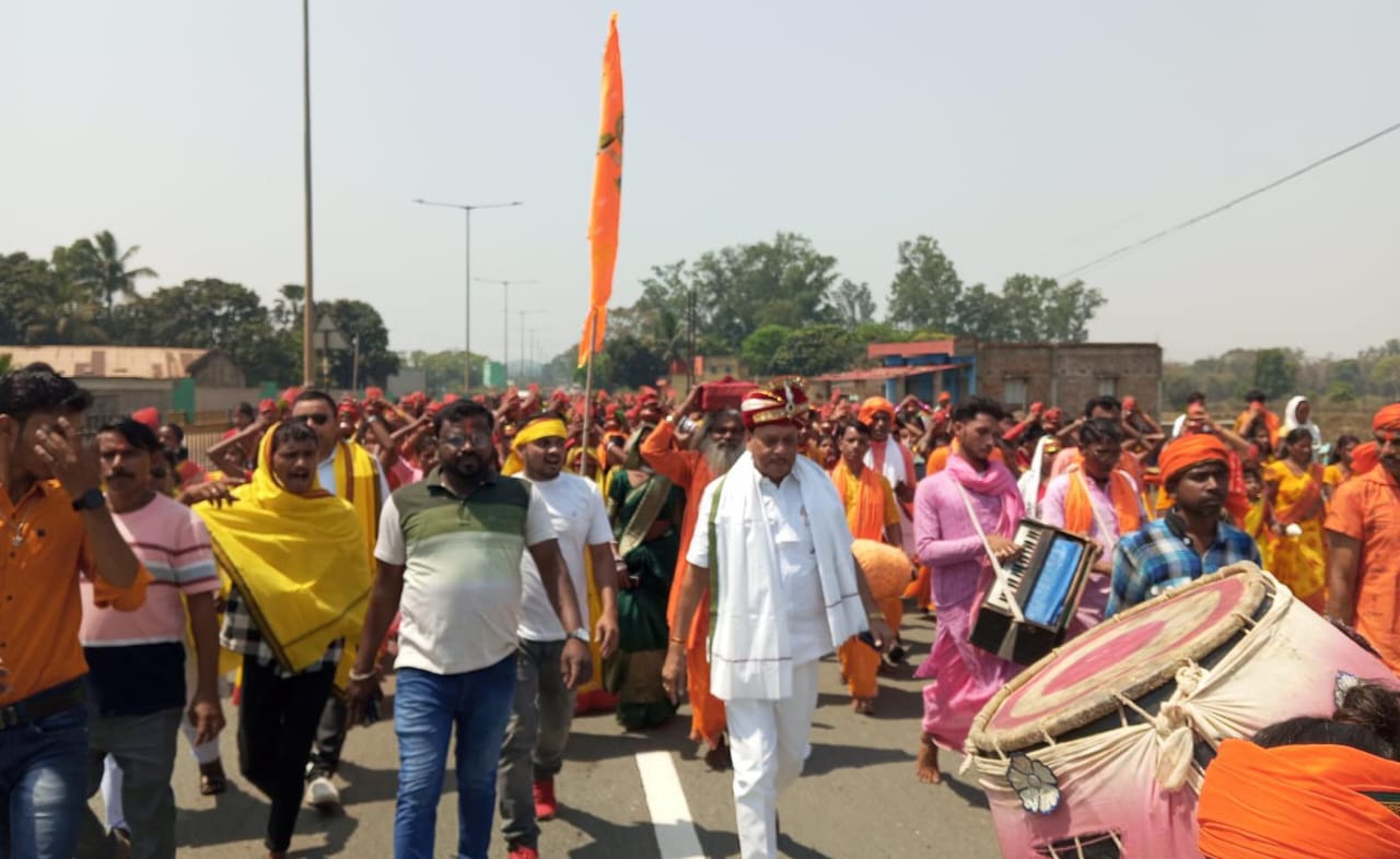 Saraikela :  चैत्र नवरात्र और रामनवमी के अवसर पर कलश यात्रा निकाली गई