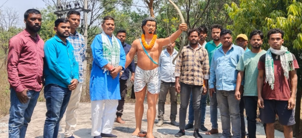 Gamharia: गम्हरिया के गांवों का दौरा कर समस्याओं से अवगत हुए पूर्व विधायक लक्ष्मण टुडू