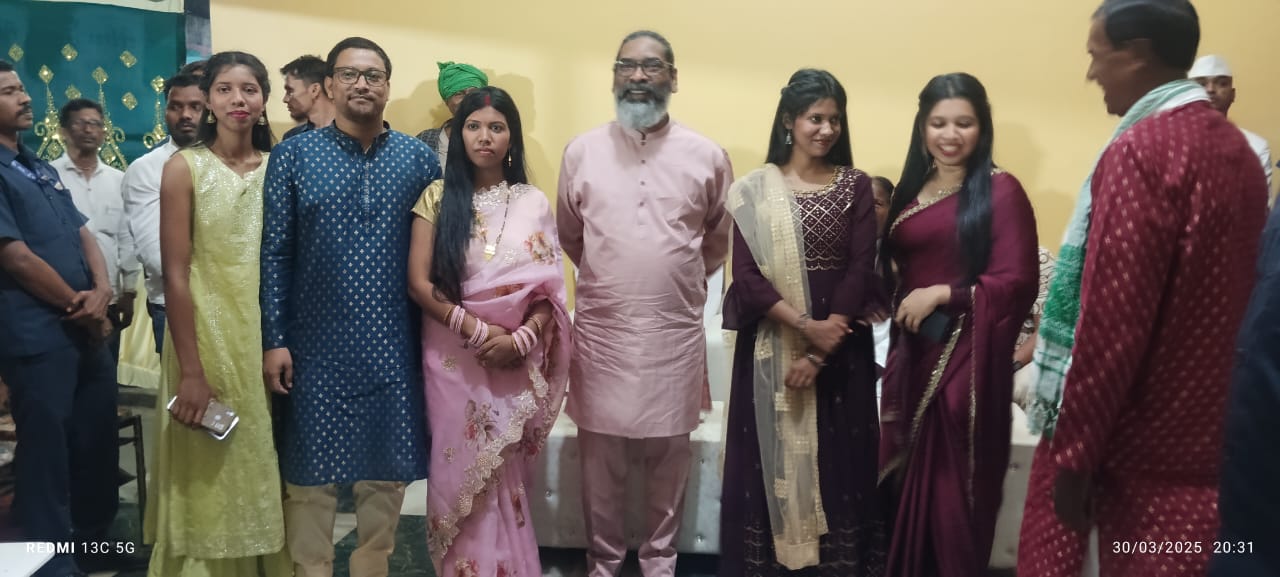 Jharkhand: अन्नप्रासन्न कार्यक्रम में शामिल होने सरायकेला स्थित मामा घर पहुंचे मुख्यमंत्री हेमंत सोरेन