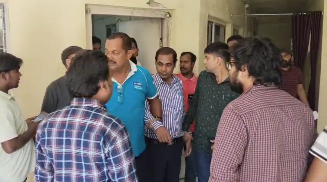 Dhanbad Breaking News: CBI की छापेमारी से हड़कंप, रिश्वत लेते रंगे हाथ धराया PF Clerk