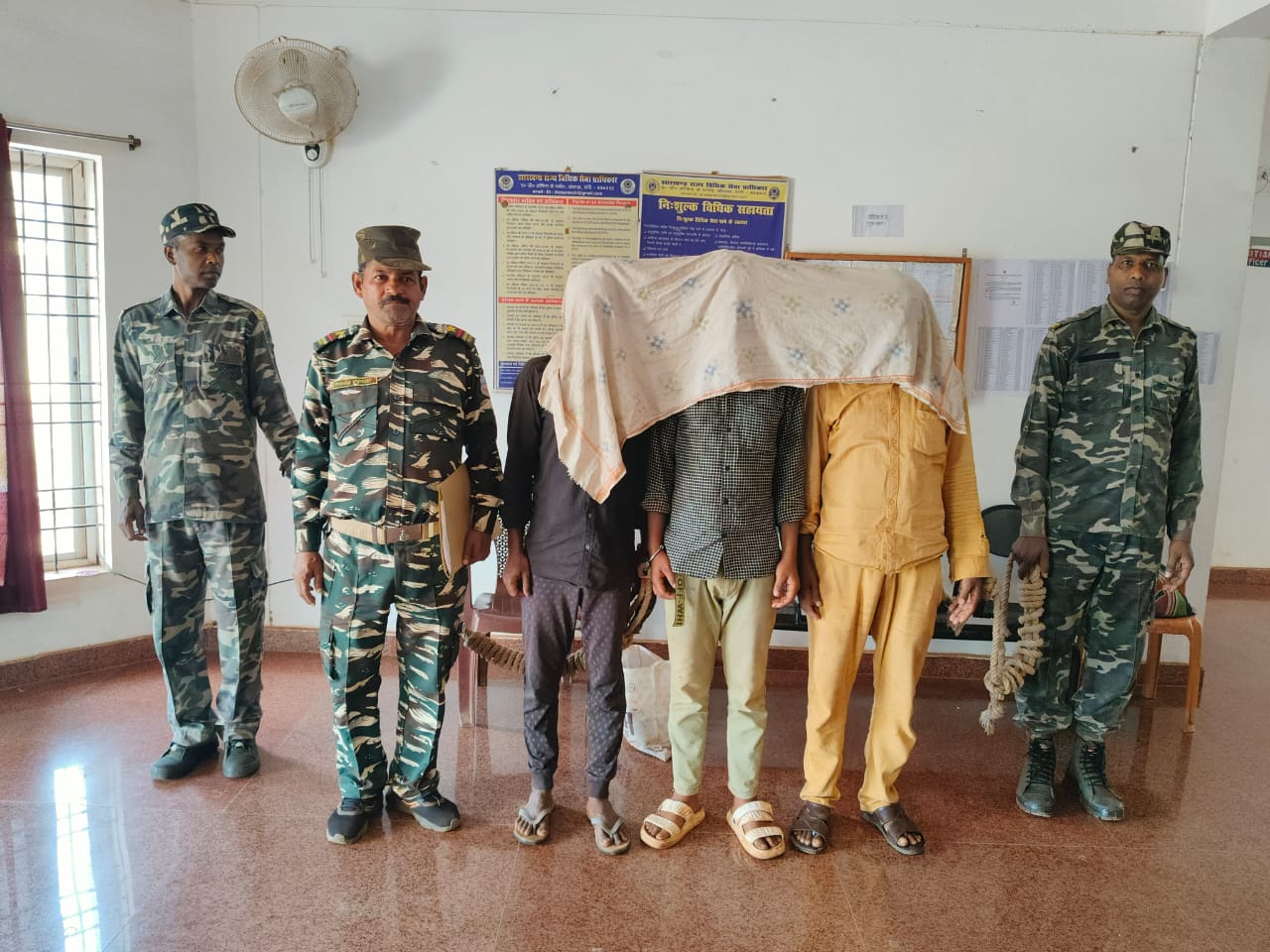 West Singhbhum: ईंट बनाने की मशीन की चोरी का खुलासा, स्क्रैप टाल संचालक समेत तीन गिरफ्तार