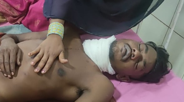 West Singhbhum: रेलवे स्टेशन बस्ती में चाकू से हमला, युवक गंभीर रूप से घायल