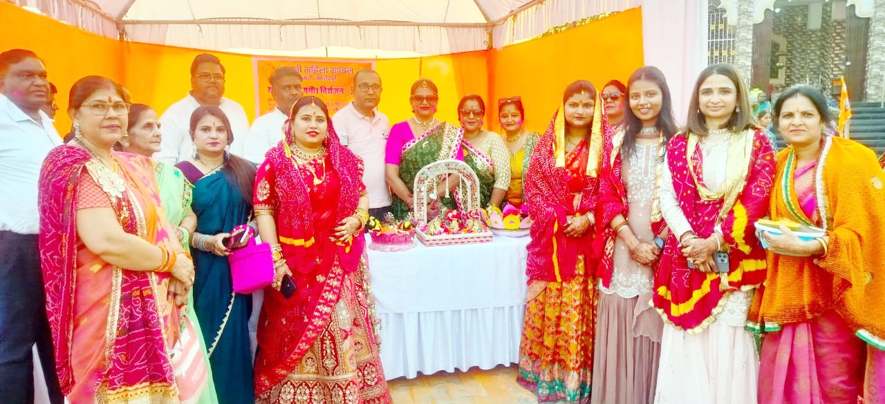 Jamshedpur: सोनारी में गूंजे गणगौर के मंगलगीत, नवविवाहिताओं का हुआ सम्मान