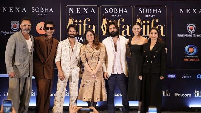 Entertainment: जयपुर में आईफा अवॉर्ड समारोह में ब्रेकअप के बाद पहली बार मिले शाहिद और करीना, फैंस हैरान !