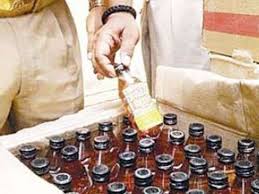 Chandil: स्टेशन से रेलवे पुलिस ने पकड़ी 20,000 रुपये की शराब, आरोपी गिरफ्तार