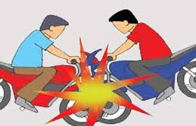 Saraikela: प्रखंड कार्यालय के सामने दो बाइकों में हुई जोरदार टक्कर, एक गंभीर रूप से घायल