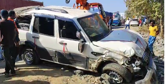 Bokaro : बोकारो में बारातियों से भरी स्कॉर्पियो हाईवे पर दुर्घटनाग्रस्त, कई घायल