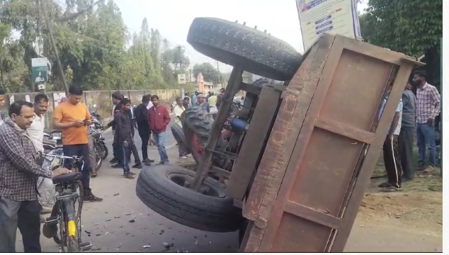 Bokaro : कार और ट्रैक्टर के बीच जोरदार टक्कर, एक घायल