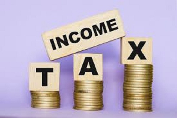 Kanpur : फुटपाथ पर दुकान लगाकर बेचने वाले 250 से अधिक लोग बने करोड़पति