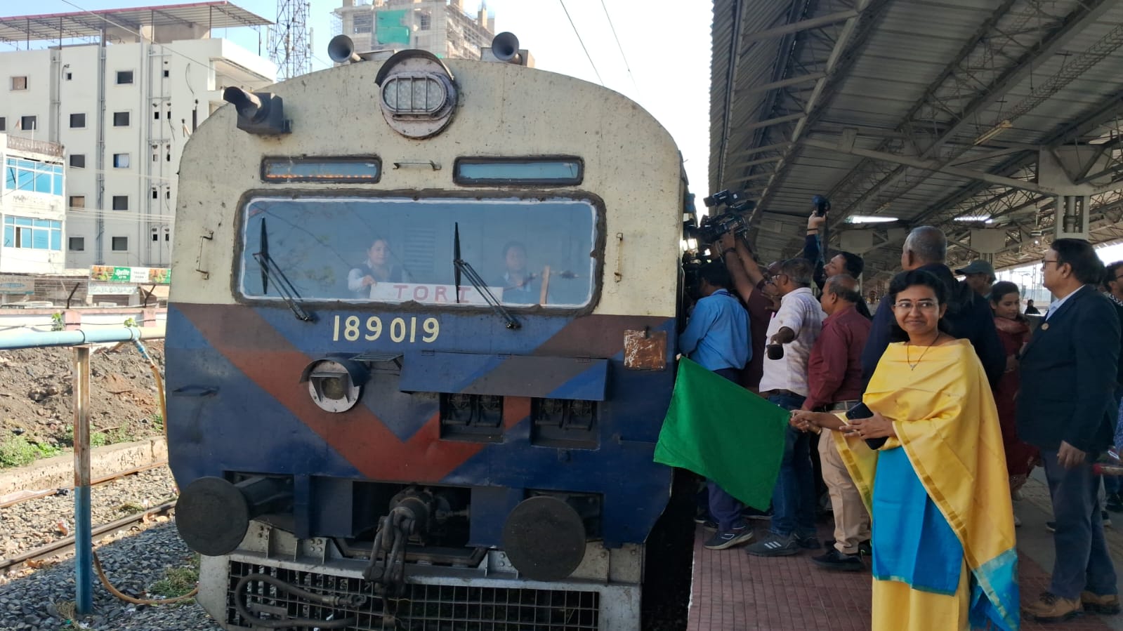 Jharkhand: महिला दिवस पर राज्य के इस जिले में महिला कर्मियों ने उठाई ट्रेन परिचालन की पूरी जिम्मेदारी, चलाई विशेष ट्रेन