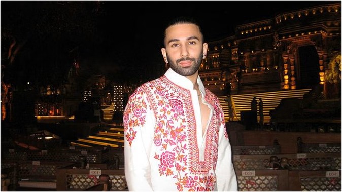 Fir on Orry: माता वैष्णो देवी के दर्शन के दौरान शराब पीते मिले Orry, केस दर्ज