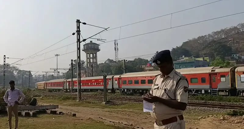 Jamshedpur: लोको शेड के पास ट्रेन से कटा युवक, आत्महत्या की आशंका