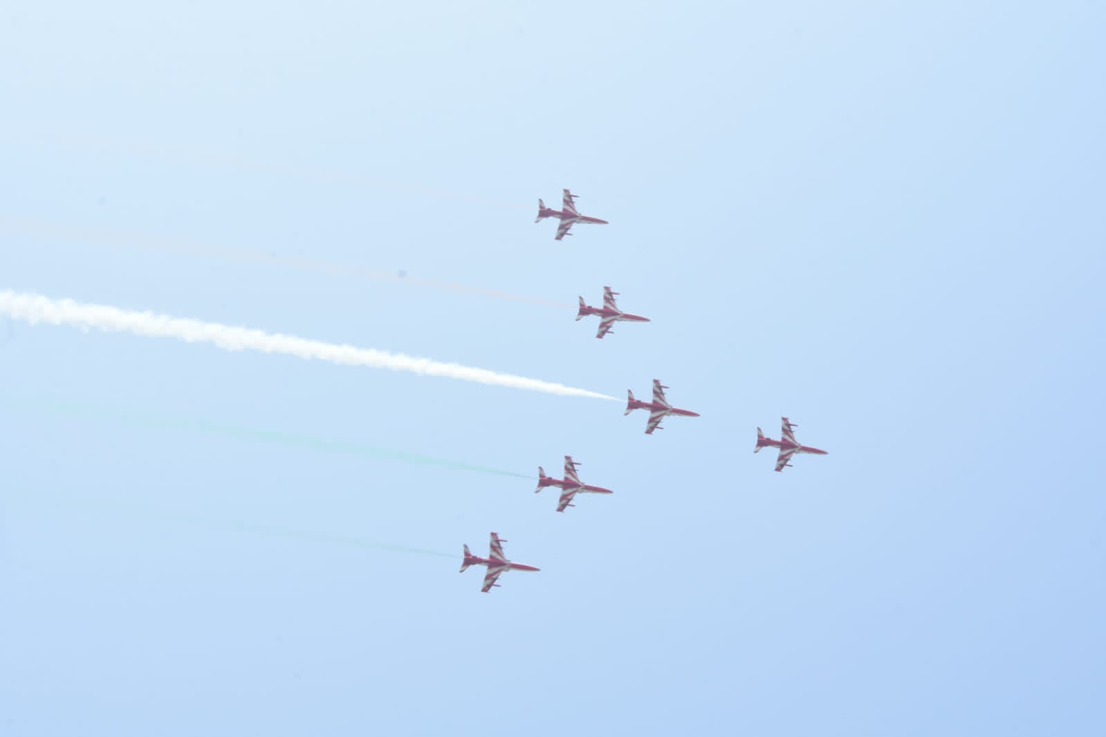 Air Show @Ranchi: रांची के आसमान में छाया ‘सूर्य किरण’ का जादू, 100 फ़ीट की ऊंचाई पर दिखे हैरतअंगेज करतब, तस्वीरें