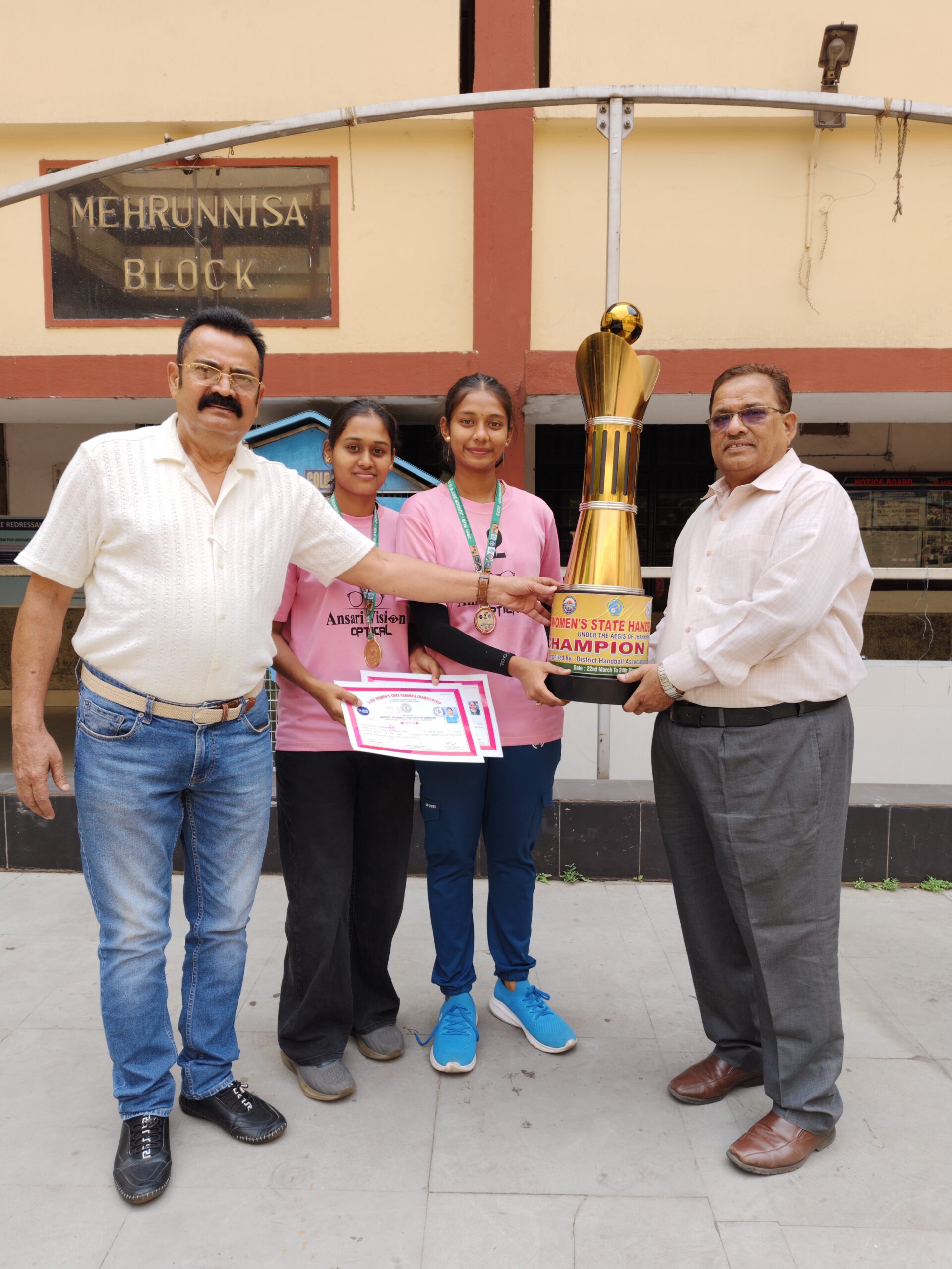 राज्य हैंडबॉल चैंपियनशिप में Karim City College की छात्राओं का शानदार प्रदर्शन