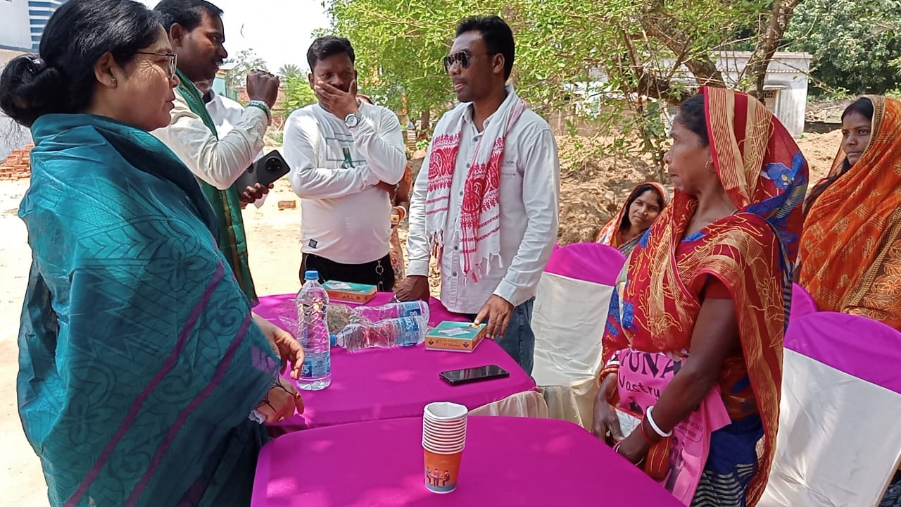 Chandil : मंईयां सम्मान योजना की राशि नहीं मिलने से महिलाओं में आक्रोश, विधायक सविता महतो से की शिकायत