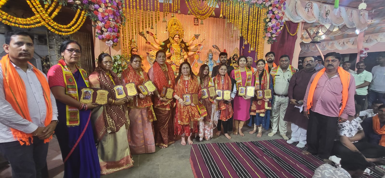 Jamshedpur : सोनारी उपकार संघ ने चैत नवरात्रि पर महिलाओं को किया सम्मानित