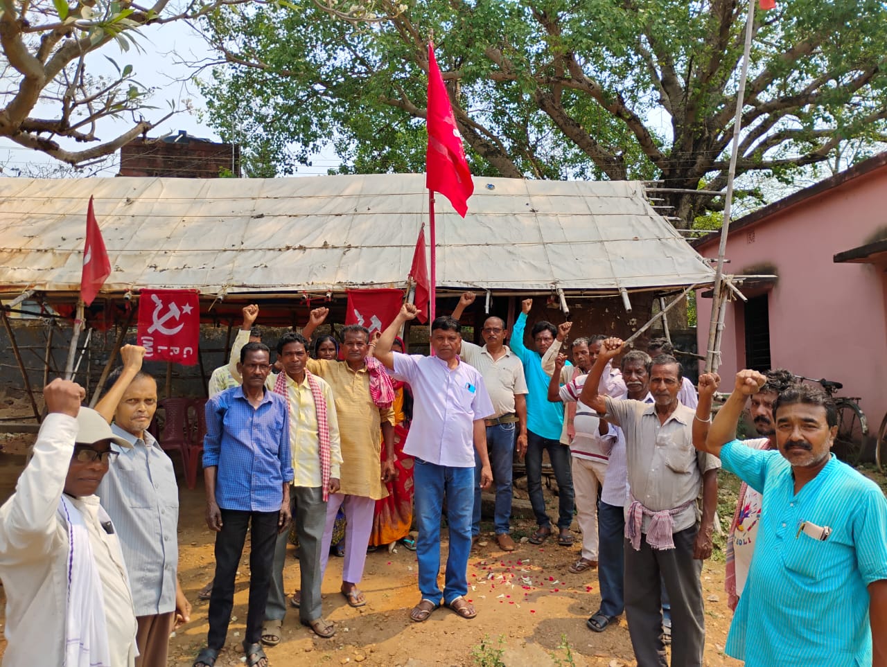 Bahragora: बहरागोड़ा में CPIM का झंडारोहण, गूंजे इंकलाब के नारे