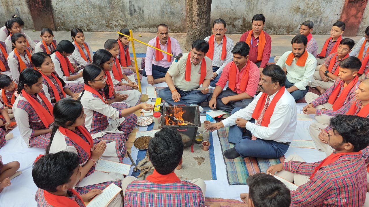 DAV School में हवन के साथ नए सत्र का शुभारंभ, विद्यार्थियों को सांस्कृतिक विरासत से जोड़ने की पहल