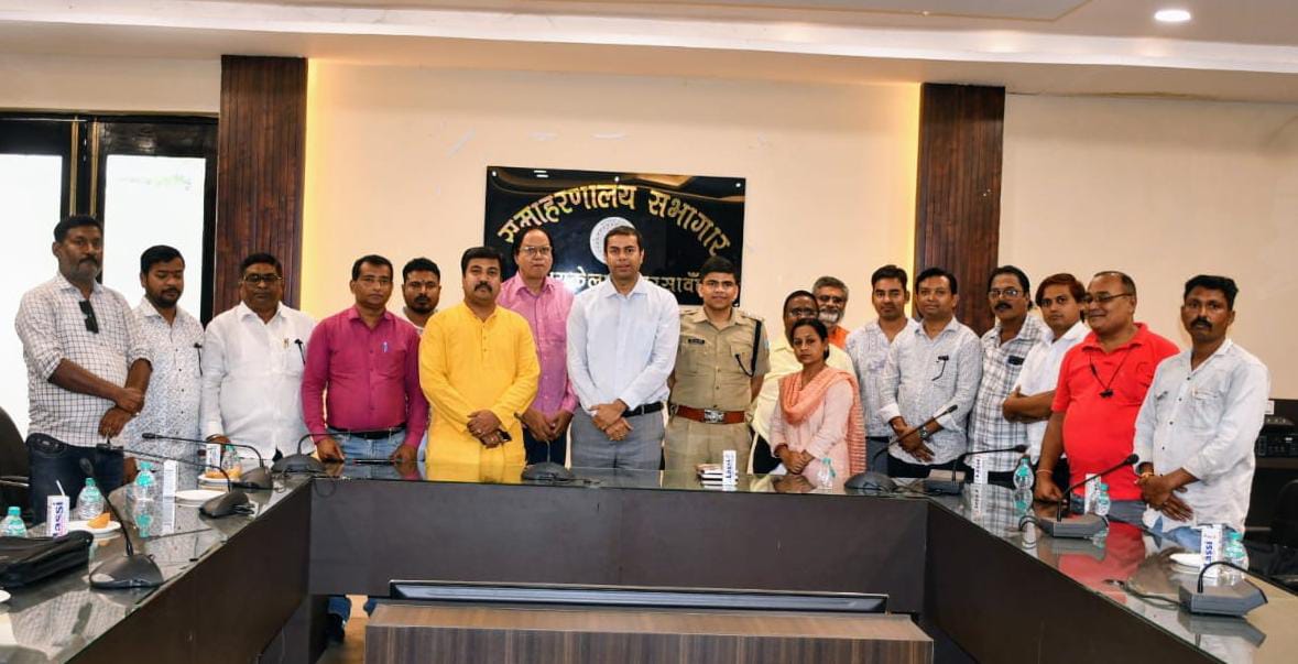 Adityapur: पत्रकार कल्याण की मिसाल, उपायुक्त ने दिवंगत पत्रकार की विधवा को सौंपा नियुक्ति पत्र