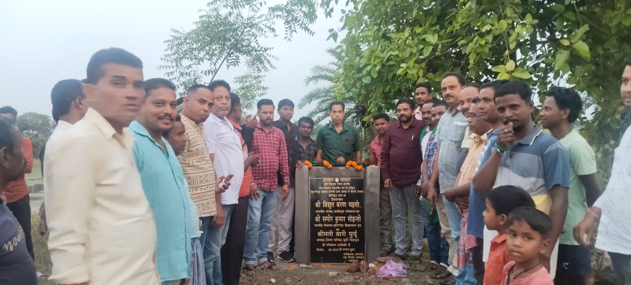 Bahragora: जल संकट से मिलेगी राहत, तालाब का जीर्णोद्धार कार्य शुरू