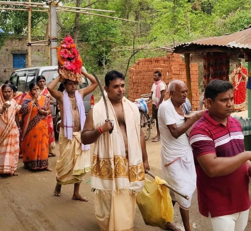 Bahragora: मां बसंती की पूजा का शुभारंभ, वैदिक मंत्रों के बीच कलश स्थापना