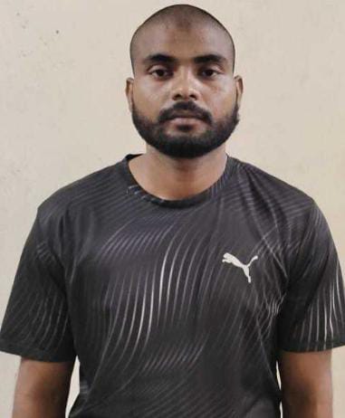 Adityapur: अफसर अली हत्याकांड में आरोपी के घर से ब्राउन शुगर और कारतूस बरामद