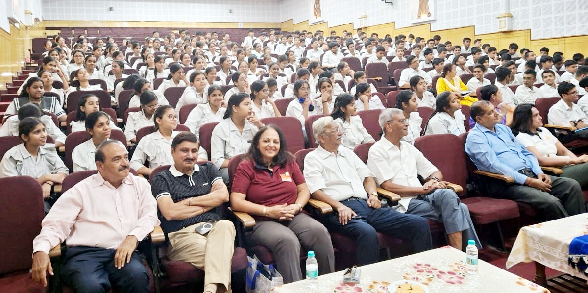 Jamshedpur: मोतीलाल नेहरू पब्लिक स्कूल में जागरूकता सत्र, युवाओं के तीखे सवालों के घेरे में ग्लोबल वार्मिंग