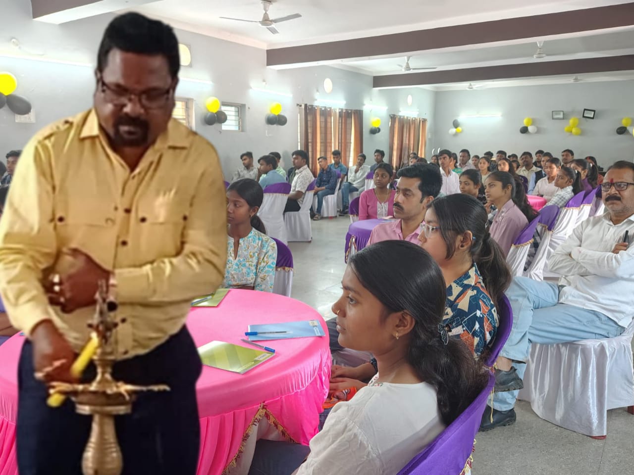 Deoghar: करियर काउंसलिंग सत्र का आयोजन, एक्सपर्ट फैकल्टी ने दूर की छात्रों की शंकाएं