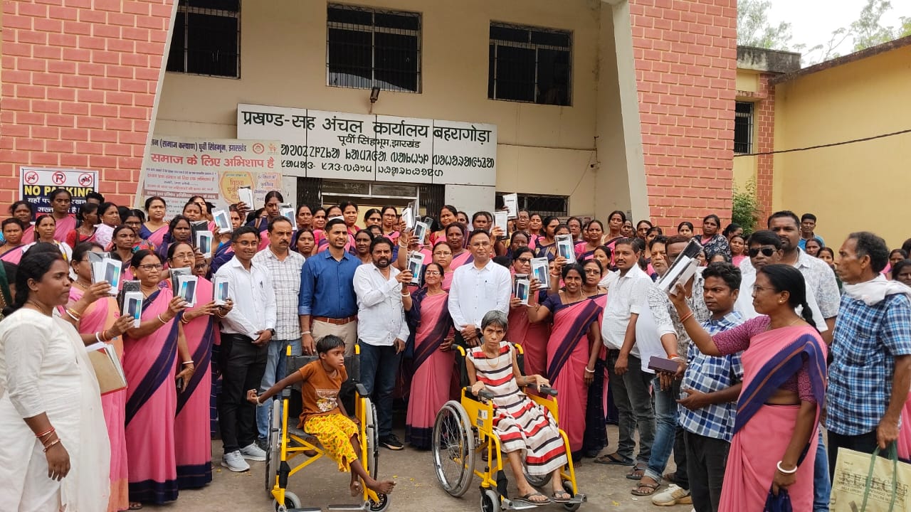 Bahragora: राज्य सरकार हर वर्ग के महिलाओं को सशक्त बनाने का काम कर रही है – समीर मोहंती