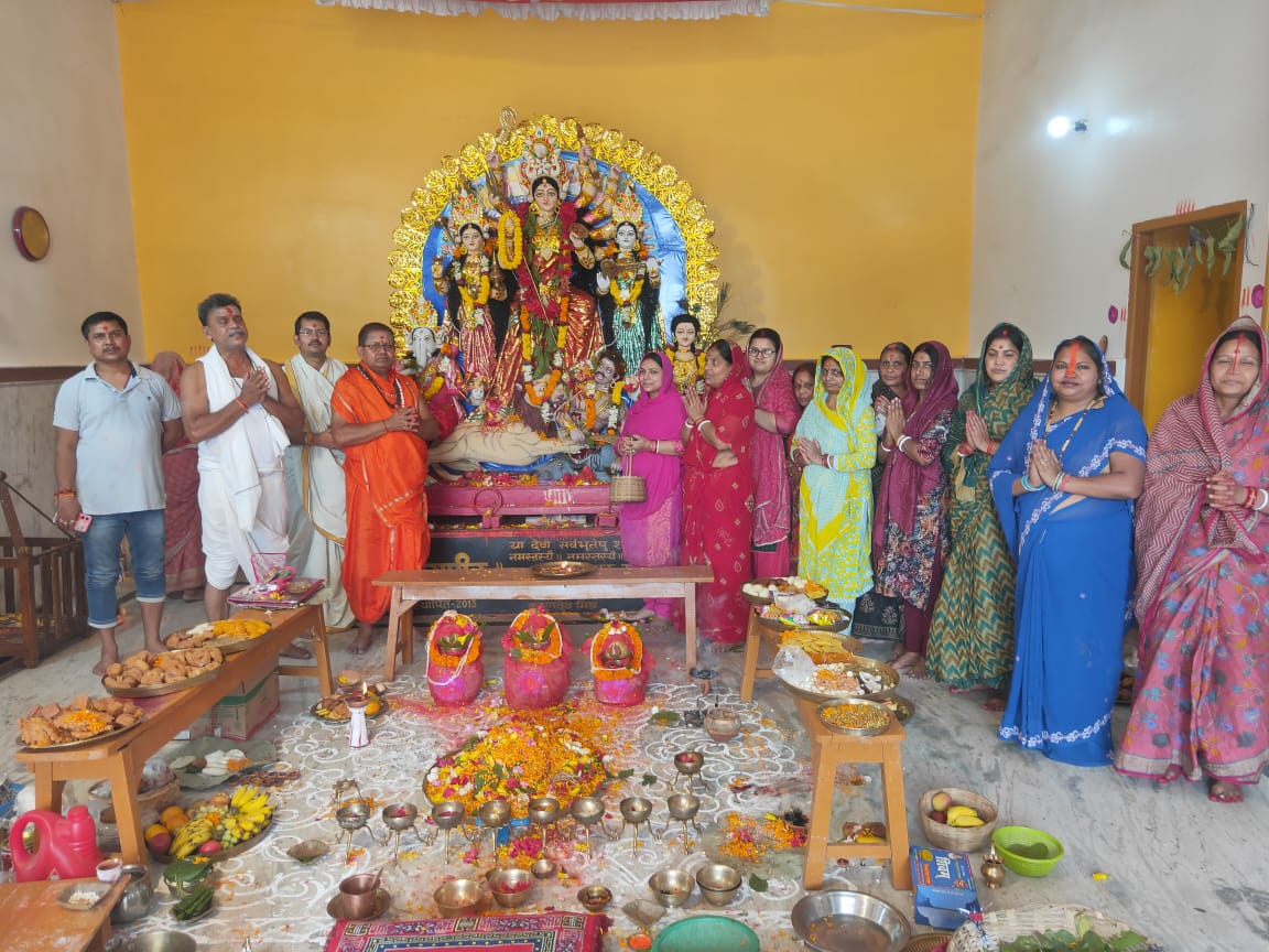 Chaitra Navratri 2025: महासप्तमी पर खुले पूजा-पंडालों के पट, मां के दर्शन के लिए उमड़ी भीड़