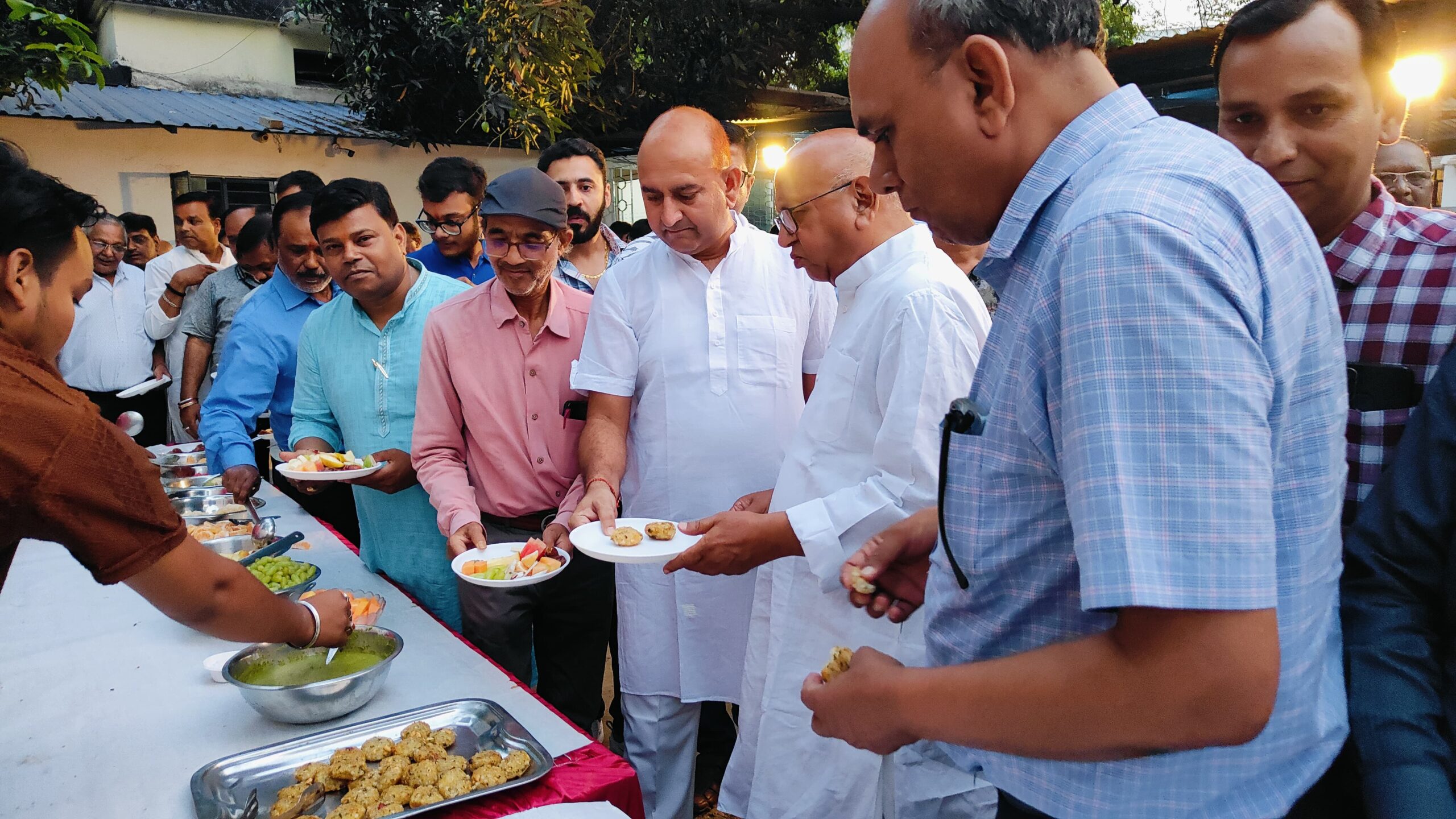 Jamshedpur: नवरात्र के अवसर पर सरयू राय ने दिया संस्कृति सहेजने का संदेश, आयोजित किया फलाहार कार्यक्रम – पूर्व CM सहित कई हुए शामिल