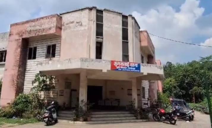 Jamshedpur : सेना के जवान से मारपीट मामले में डीजीपी ने की कार्रवाई, जुगसलाई थानेदार समेत 8 पुलिसकर्मी सस्पेंड