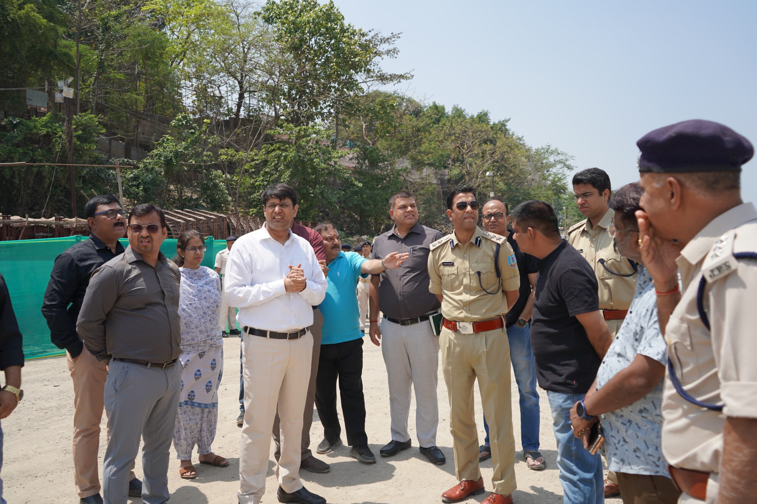 Jamshedpur : डीसी, एसएसपी ने रामनवमी विसर्जन जुलूस को लेकर नदी घाटों का किया निरीक्षण, दिया दिशा-निर्देश