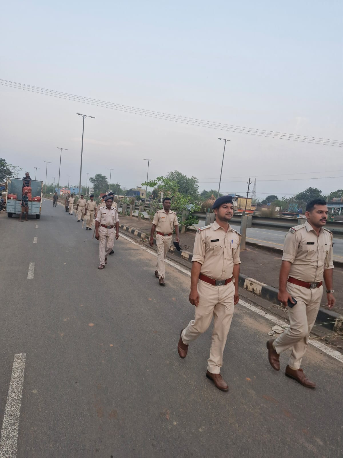 Bahragora: संवेदनशील इलाकों में पुलिस की गश्त तेज, भाईचारे के साथ पर्व मनाने की अपील