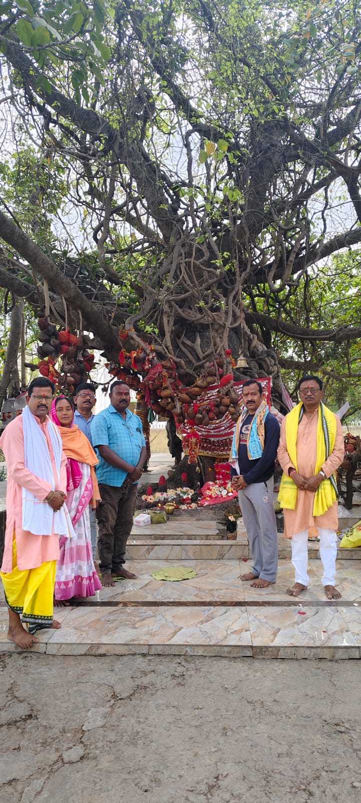 Saraikela : छऊ नृत्य कला के परंपरागत घराना राजेंद्र अखाड़ा में विधि विधान के साथ की गई पूजा-अर्चना