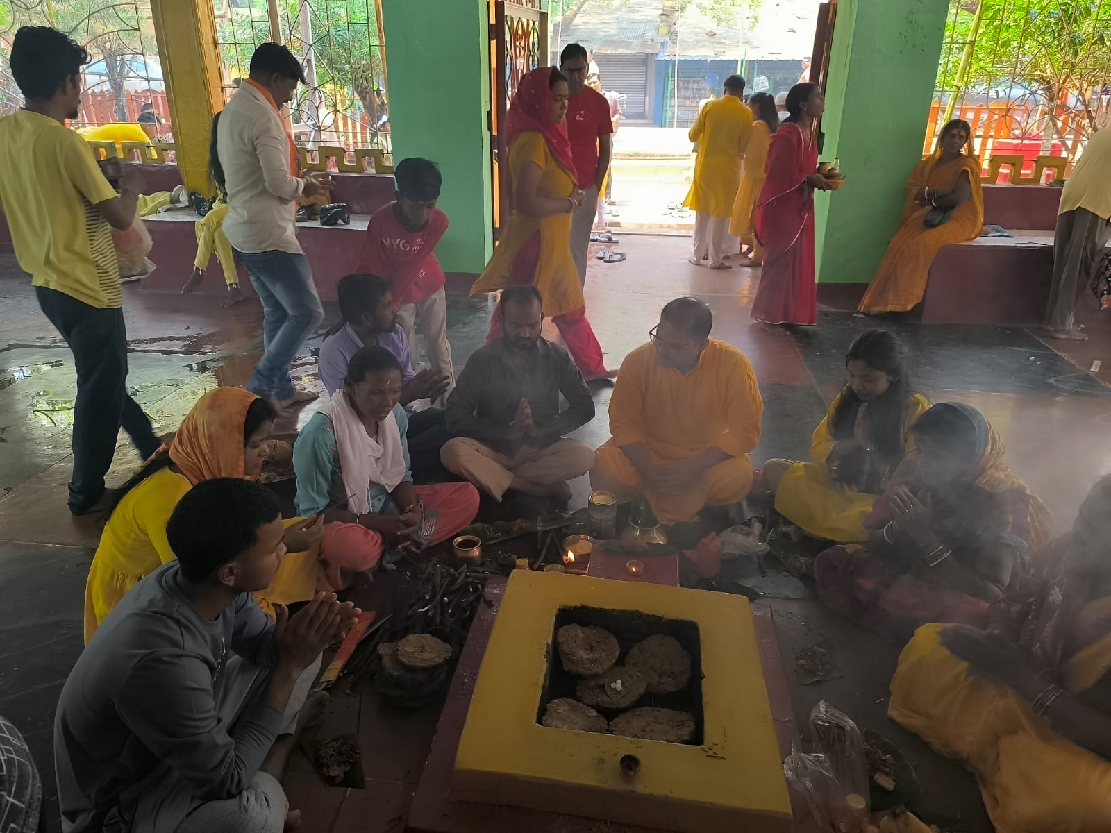 West Singhbhum: रामभक्ति में रंगा गुवा, 501 गमछा, 201 झंडे और 51 किलो लड्डू का हुआ वितरण