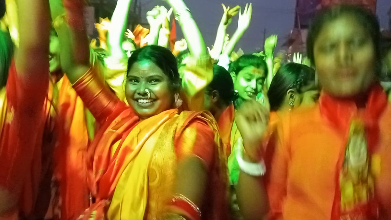 Chandil: चांडिल की गलियों में गूंजा ‘जय श्रीराम’, आंध्रप्रदेश की झांकी और 21 फीट के श्रीराम तस्वीर ने मोहा मन