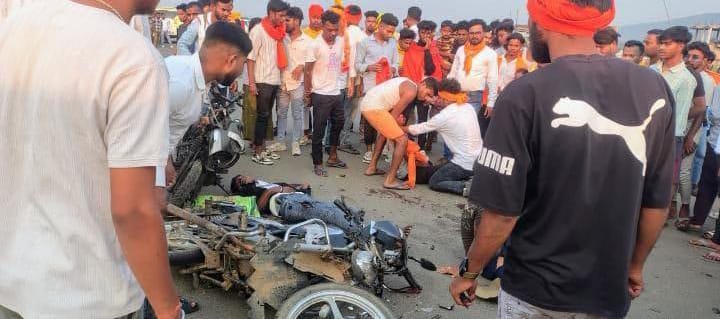 Chandil: चांडिल बायपास पर दो बाइक की भीषण टक्कर, चार घायल – बाइकें चकनाचूर