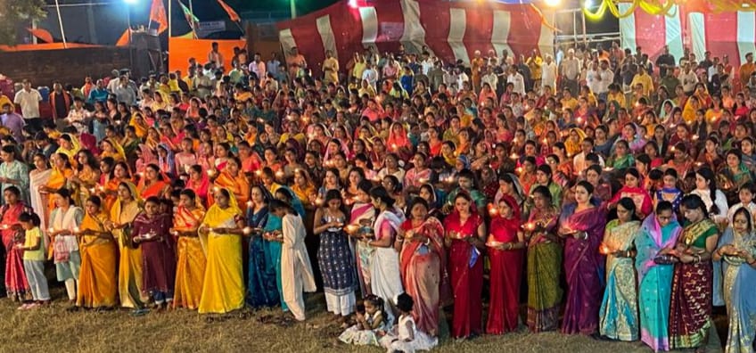 Saraikela : रामनवमी पर विशाल शोभायात्रा और बाइक रैली निकाली गई, महा आरती में हजारों भक्त हुए शामिल