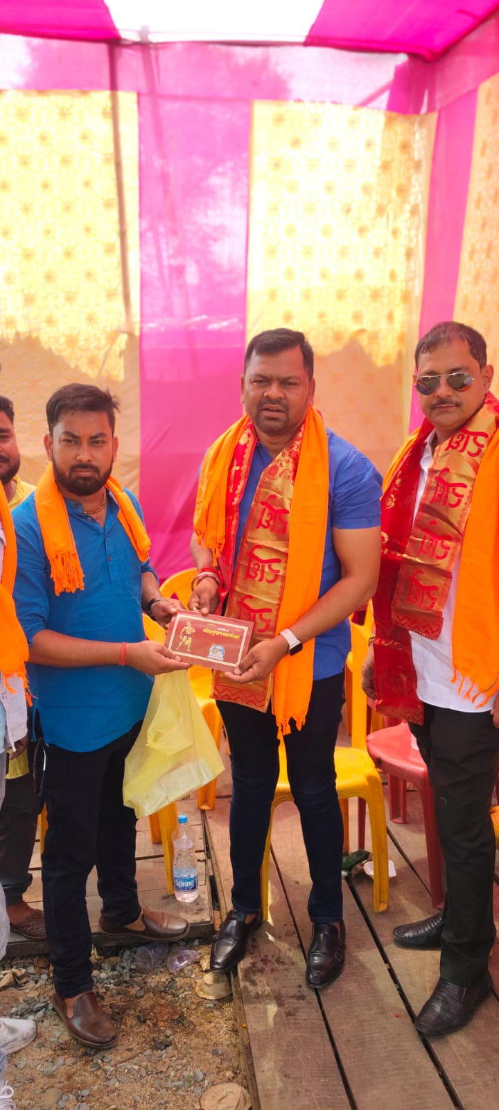 Jadugora : नरवा पहाड़ के खुखड़ाडीह बजरंगबली समिति की ओर से निकाली गई भव्य शोभा यात्रा