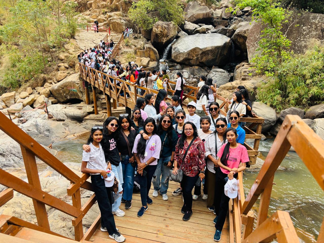 Jamshedpur : वीमेंस यूनिवर्सिटी की छात्राओं ने नेतरहाट-पतरातू में किया पर्यटन भूगोल का फील्ड अध्ययन