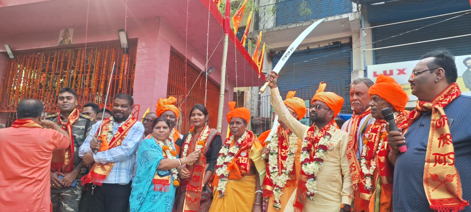 Potka: विजय बजरंग अखाड़ा ने निकाला विसर्जन जुलूस, युवाओं और बालिकाओं ने दिखाए अद्भुत करतब