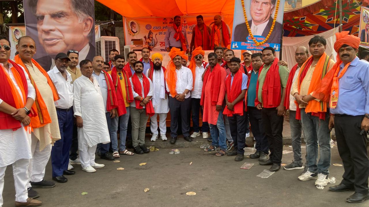 Jamshedpur: साकची में आरके सिंह फैंस क्लब का सेवा शिविर, रामभक्तों को बांटा प्रसाद