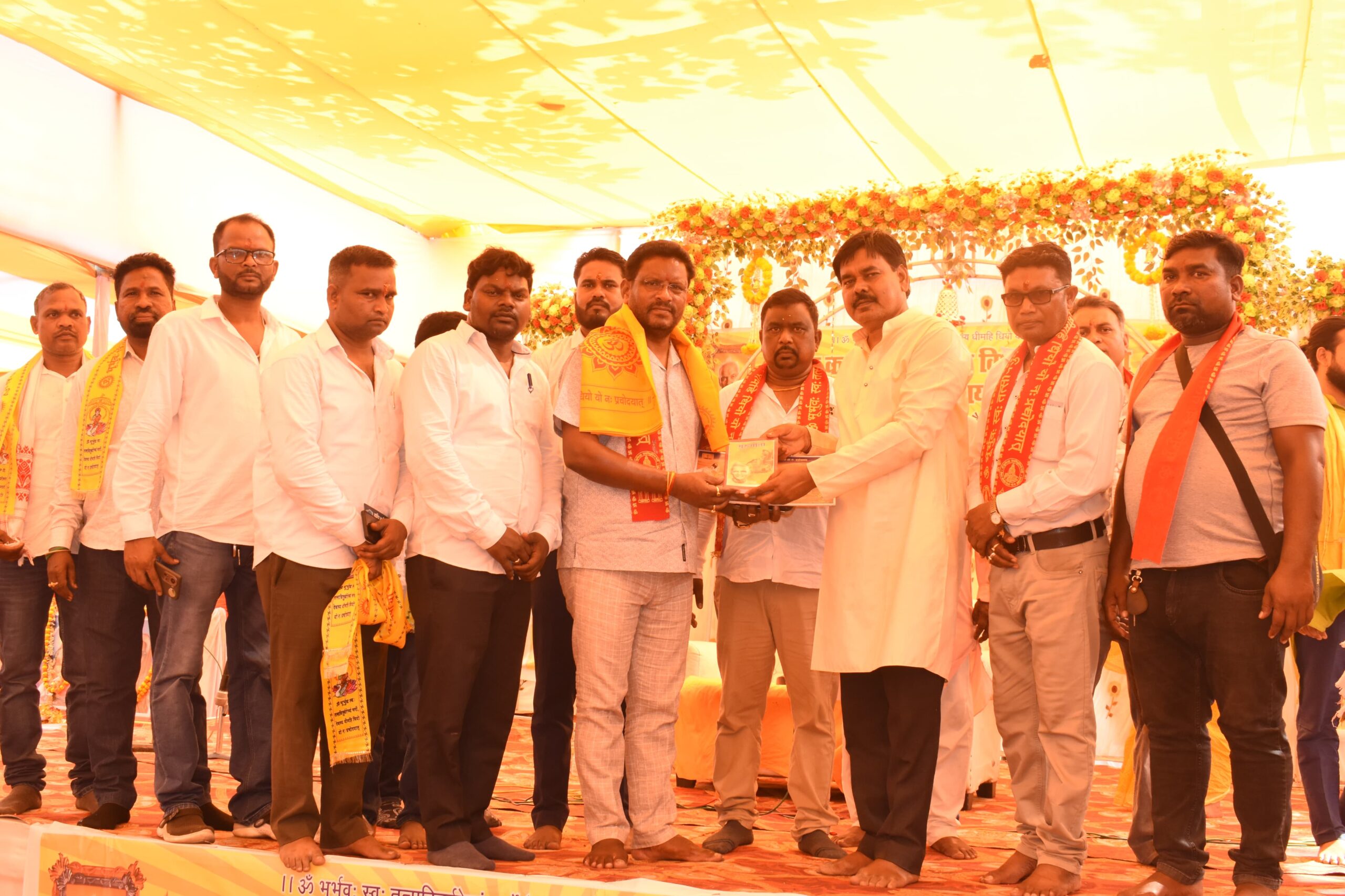 Gamharia: नौ कुण्डीय गायत्री महायज्ञ का समापन, विधायक गगराई हुए शामिल