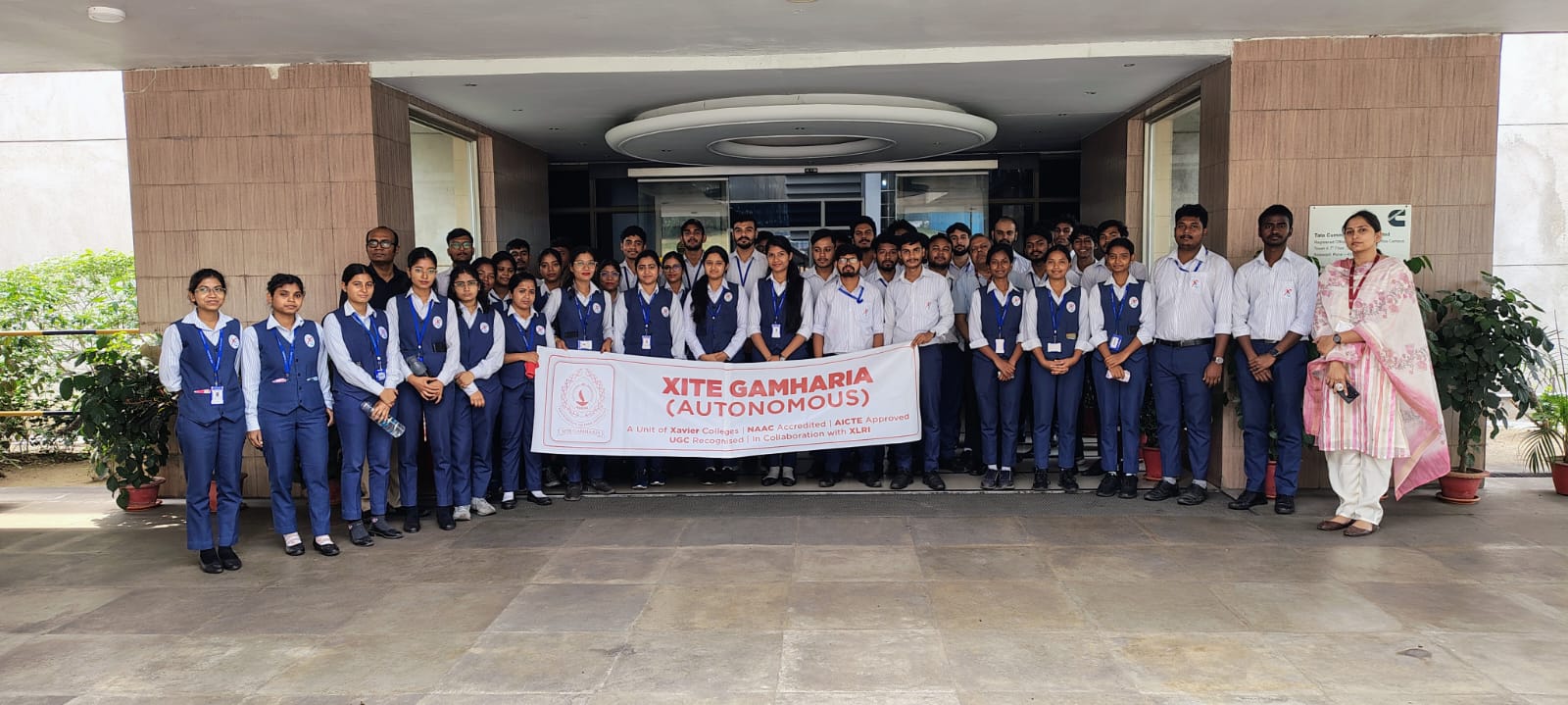 Gamharia : एक्सआइटीइ कॉलेज के छात्रों ने टाटा कमिंस का किया औद्योगिक भ्रमण