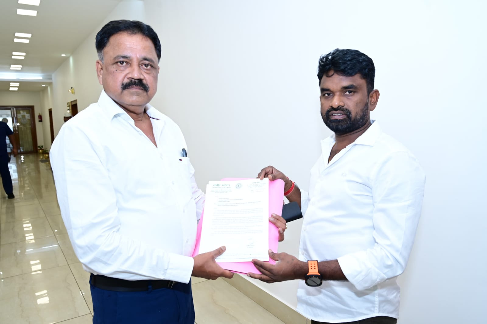 Jamshedpur: रांकिनी मंदिर और मुक्तेश्वरधाम जल्द होंगे रोशन, पर्यटन मंत्री से मिले विधायक संजीव सरदार – सौंपा मांग पत्र