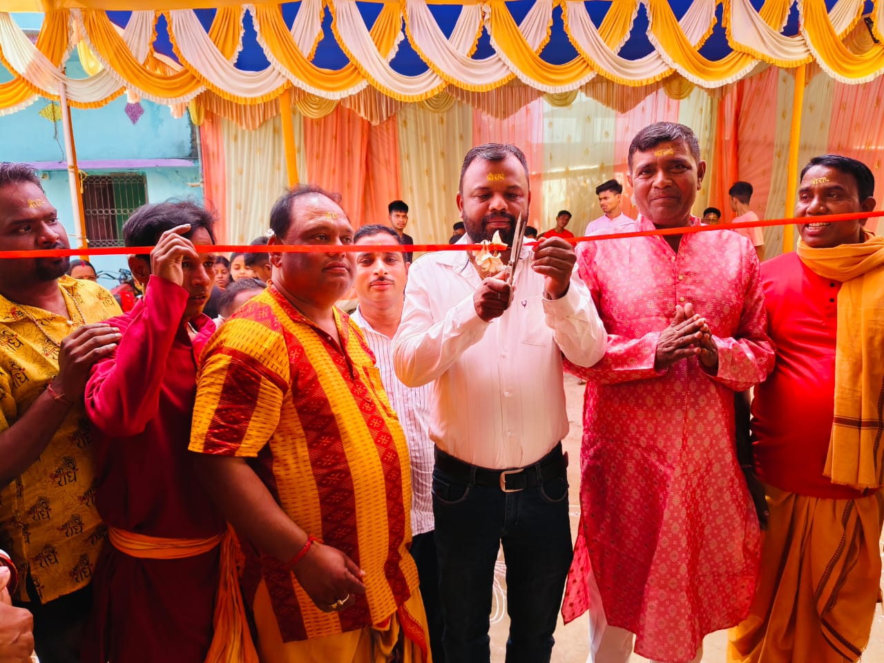 Potka: हरिनाम संकीर्तन से गूंजा पोटका, कांग्रेस नेता अजय मंडल ने किया शुभारंभ